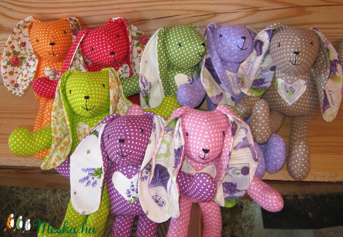 Narancssárga pöttyös nyuszi  szivecskével-szivárványsorozat -  - Meska.hu