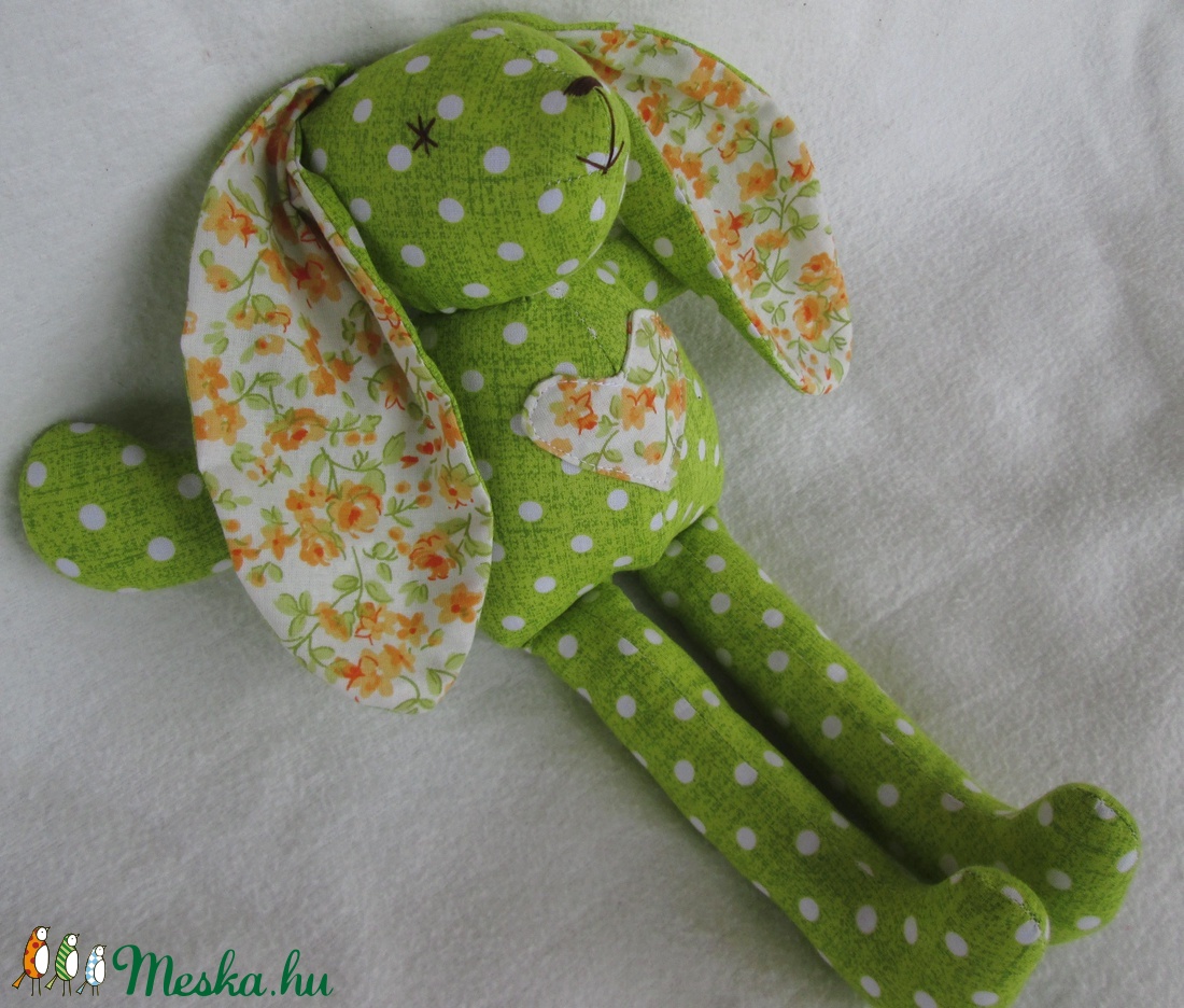 Világoszöld pöttyös nyuszi  szivecskével-szivárványsorozat -  - Meska.hu