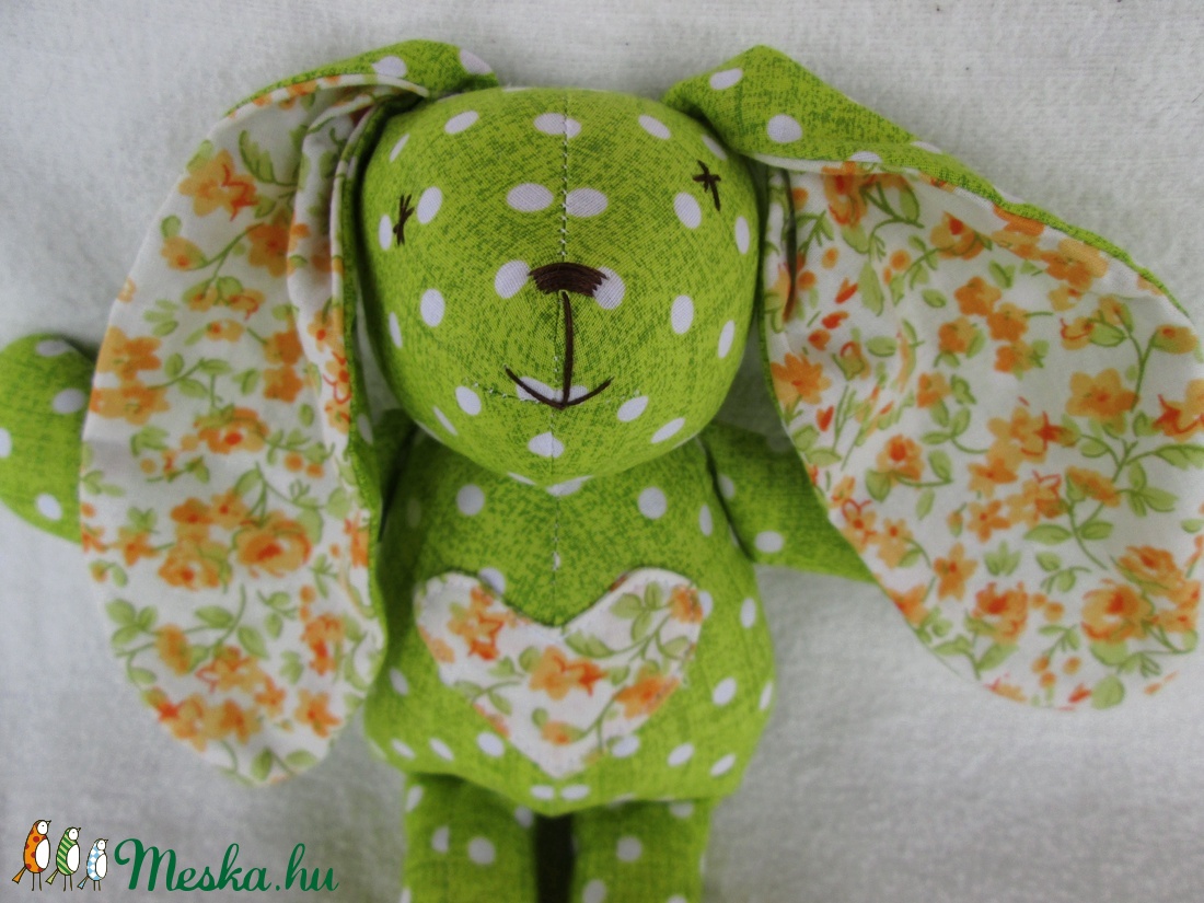 Világoszöld pöttyös nyuszi  szivecskével-szivárványsorozat -  - Meska.hu