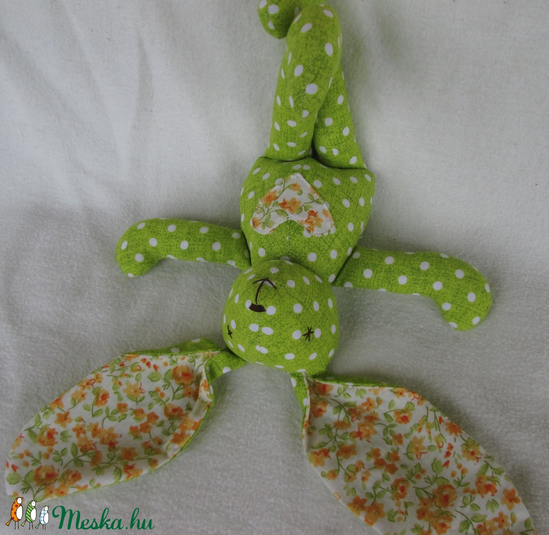 Világoszöld pöttyös nyuszi  szivecskével-szivárványsorozat -  - Meska.hu