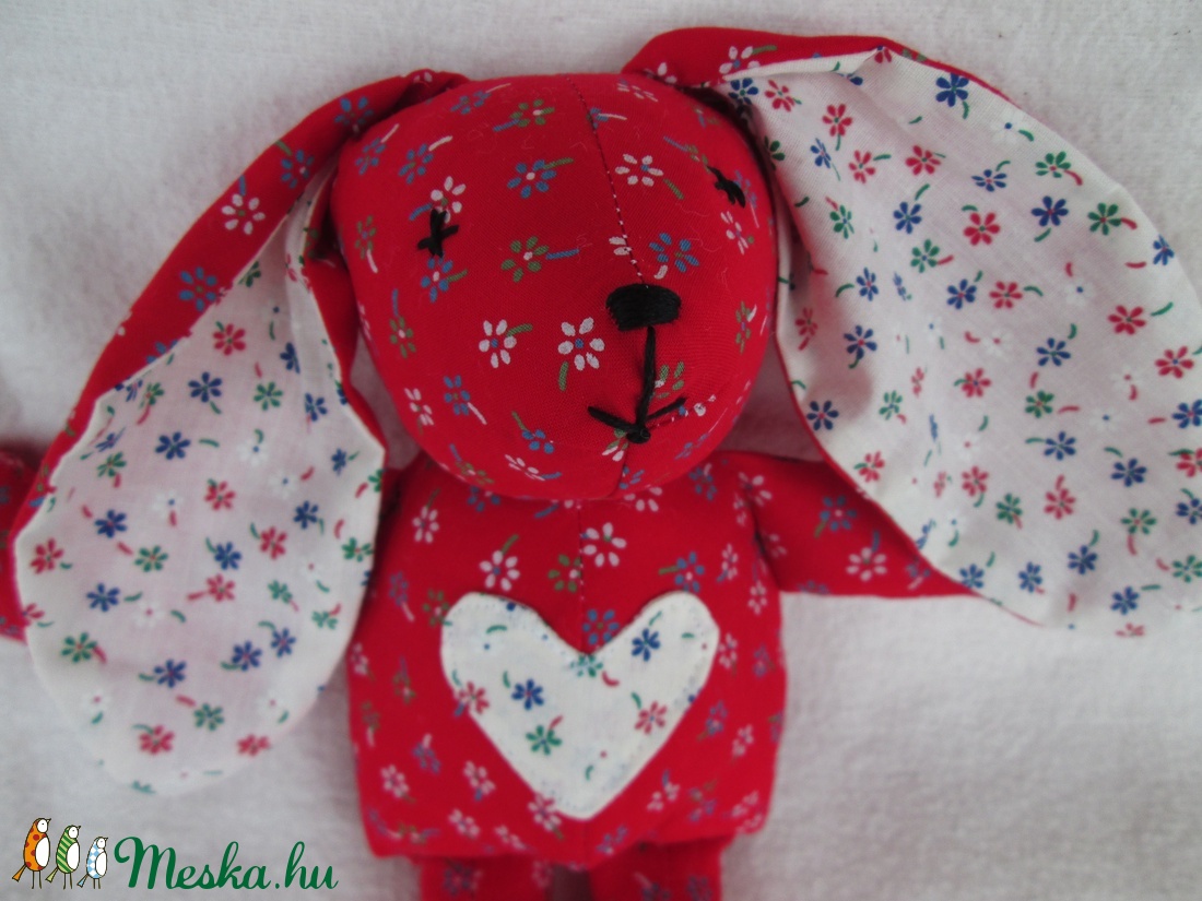 Piros  nyuszi  szivecskével-szivárványsorozat -  - Meska.hu