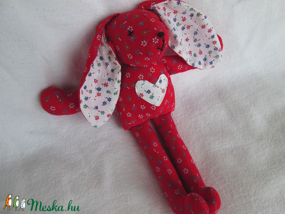 Piros  nyuszi  szivecskével-szivárványsorozat -  - Meska.hu