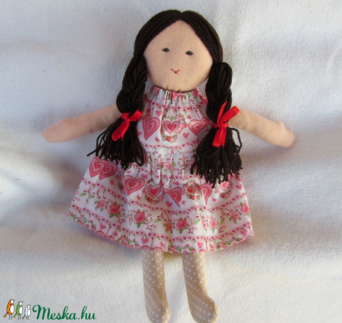 Barna baba szivecskés ruhában -  - Meska.hu