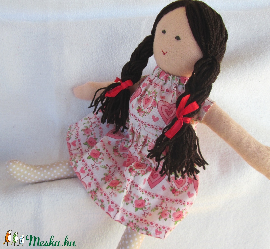 Barna baba szivecskés ruhában -  - Meska.hu
