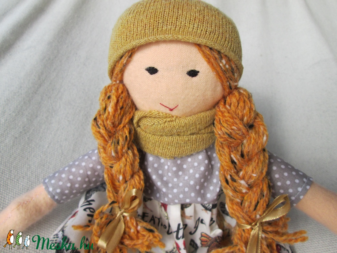 Melírozott szőke baba tyúkos ruhában  -  - Meska.hu