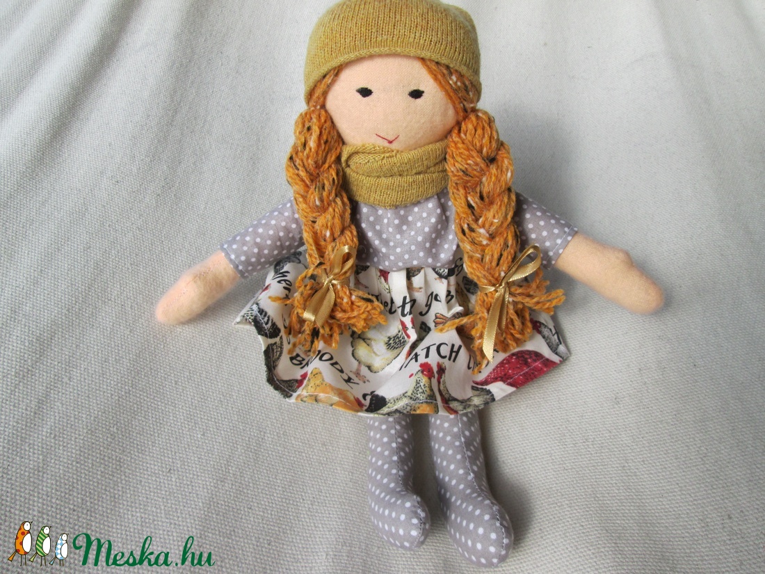 Melírozott szőke baba tyúkos ruhában  -  - Meska.hu