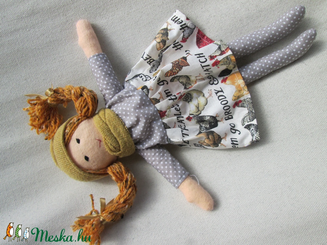 Melírozott szőke baba tyúkos ruhában  -  - Meska.hu