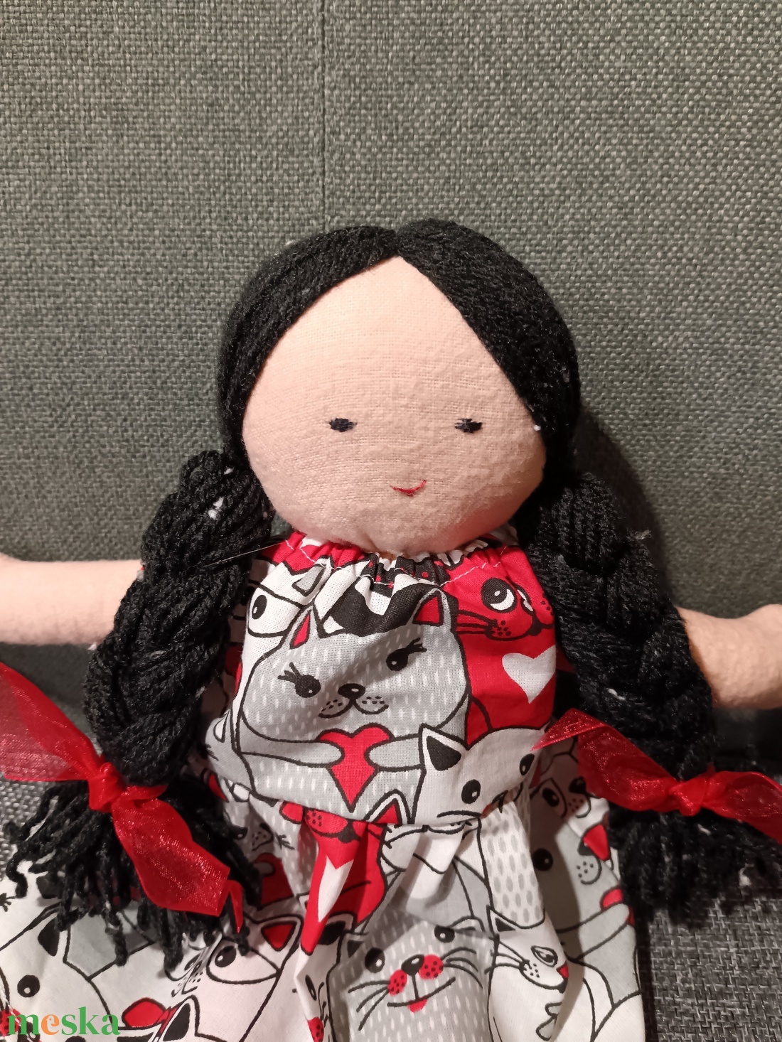 Fekete hajú baba piros pöttyös harisnyában - játék & sport - baba & babaház - baba - Meska.hu
