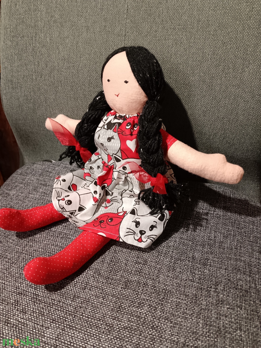 Fekete hajú baba piros pöttyös harisnyában - játék & sport - baba & babaház - baba - Meska.hu