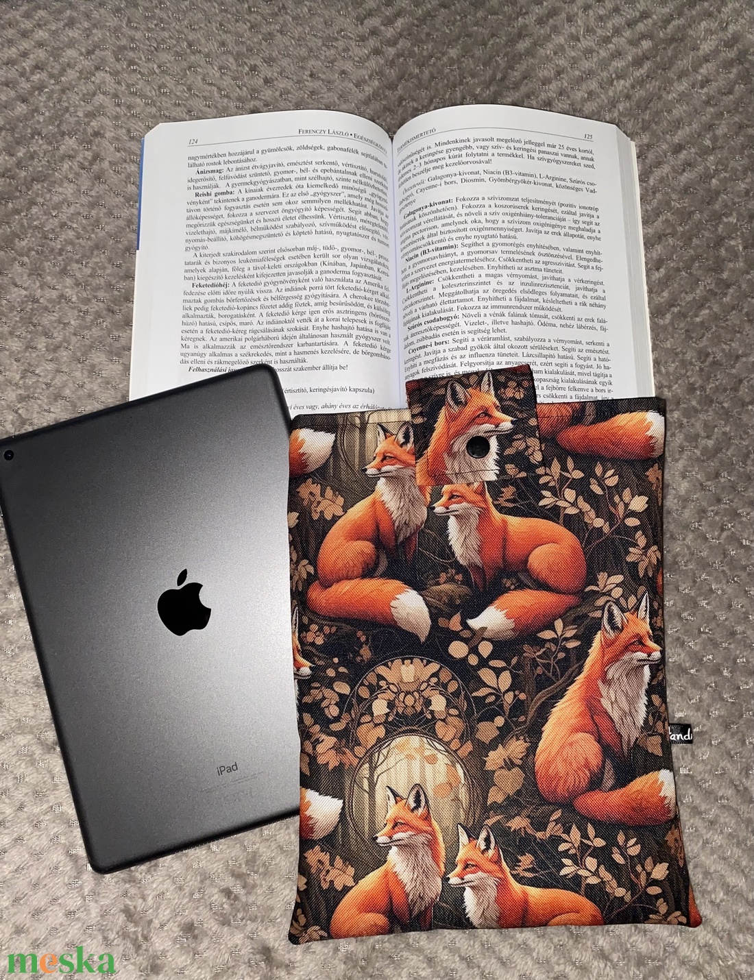 Könyvvédő tok tablet tartó vízálló - könyv & zene - könyvtok - Meska.hu