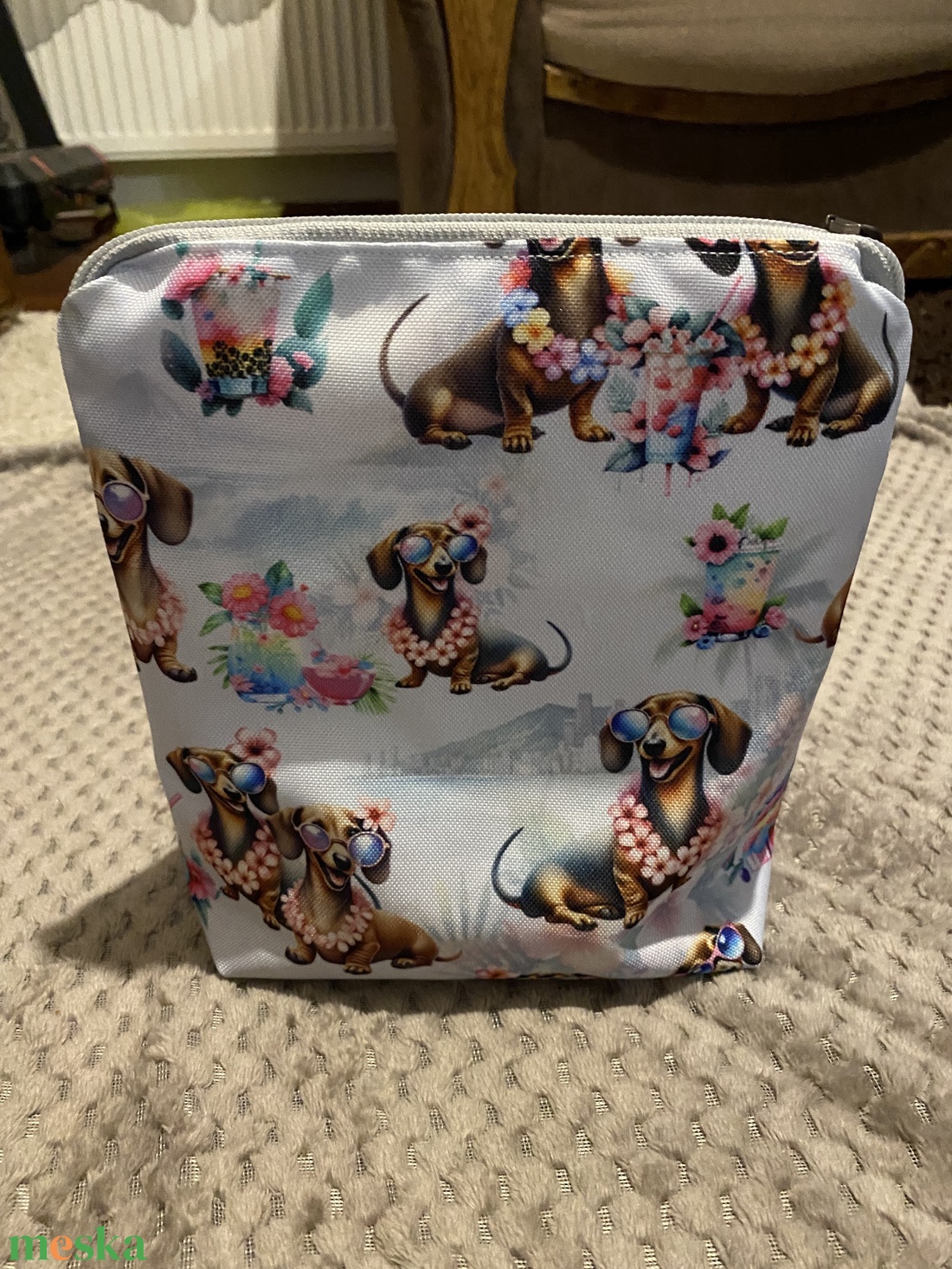 Neszeszer/ pelenkatartó tacskó mintával - baba - mama - pelenkázó, babafürdető kellékek - pelenkázó neszeszer, pelenkatartó - Meska.hu