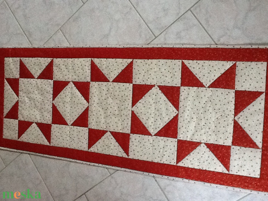 Piros-fehér csillagos karácsonyi futó  - karácsony - karácsonyi lakásdekoráció - karácsonyi lakásdíszek - Meska.hu