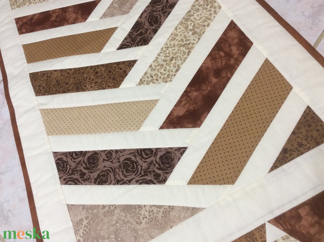 Barna Patchwork asztali futó akciós termékkép 1
