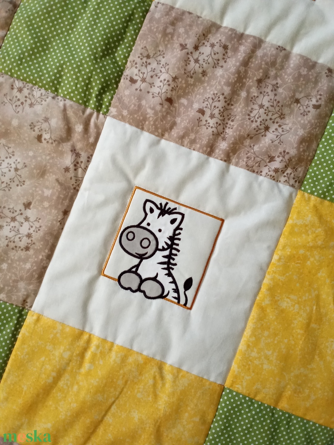 OROSZLÁNOS Takaró drapp, zöld és sárga színben - baba - mama - baba ágynemű - babatakaró, gyerek pléd - Meska.hu