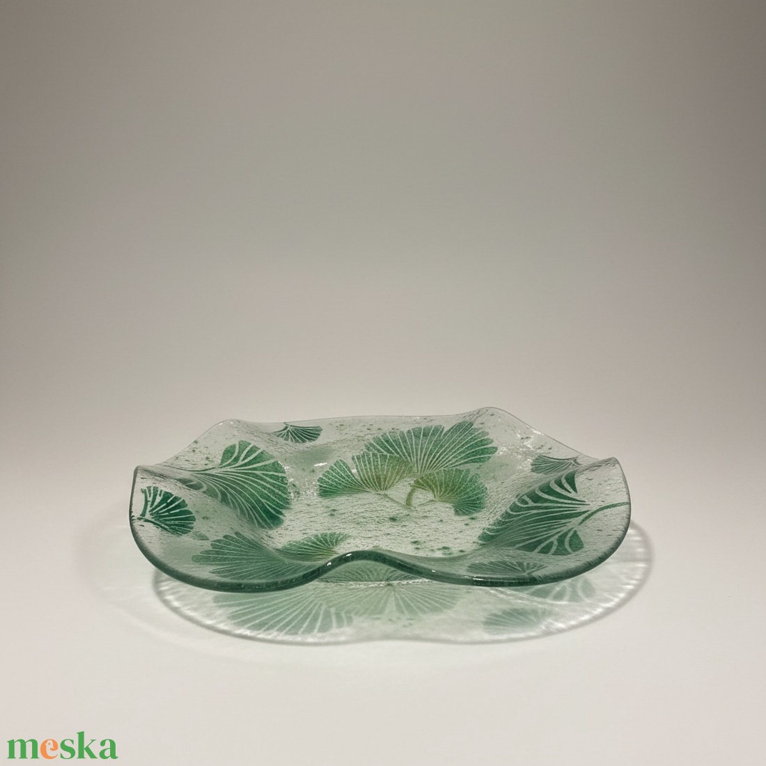 Ginkgo biloba hullámos üvegtál - otthon & életmód - konyhafelszerelés, tálalás - tálalás - kínálótál - Meska.hu