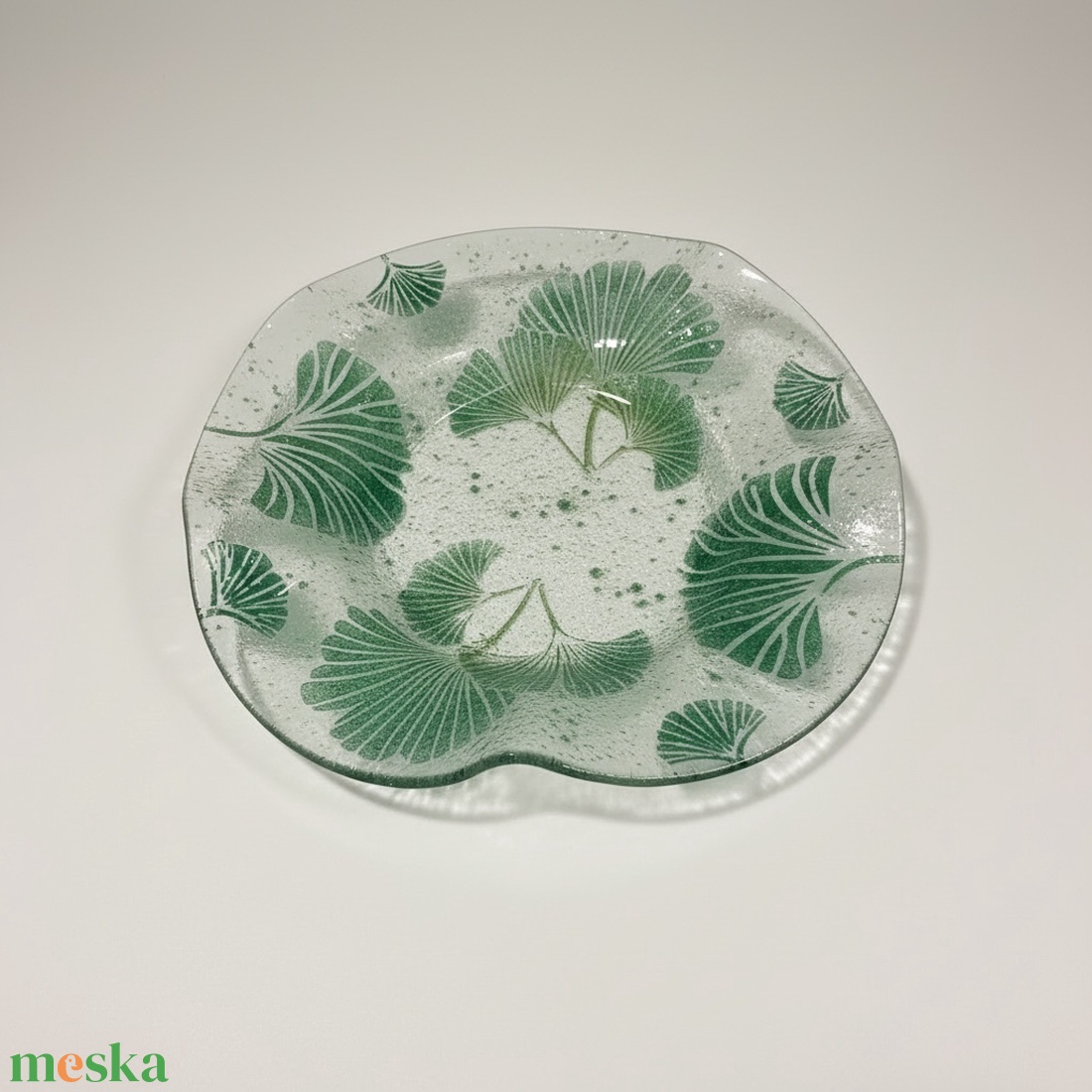 Ginkgo biloba hullámos üvegtál - otthon & életmód - konyhafelszerelés, tálalás - tálalás - kínálótál - Meska.hu