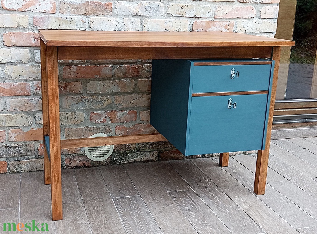 Felújított lengyel, retro, mid century térbe állítható íróasztal - otthon & életmód - bútor - asztal - Meska.hu