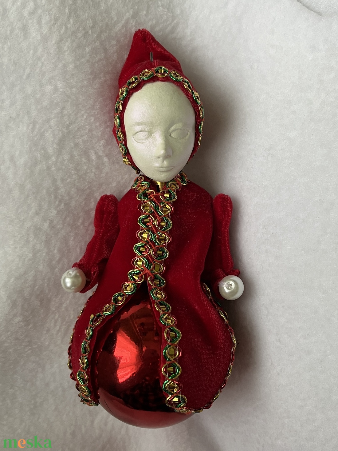 Gyöngyház fényű manócska dísz - karácsony - karácsonyi lakásdekoráció - karácsonyfadíszek - Meska.hu