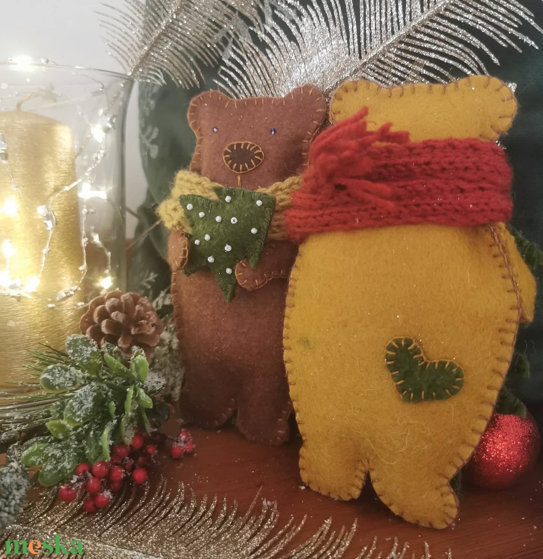 Karácsonyi macik gyapjúfilcből karácsonyfával, kötött sállal (4490 Ft/db) - karácsony - karácsonyi lakásdekoráció - karácsonyi manók, figurák - Meska.hu