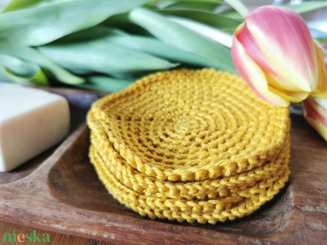 ZERO WASTE KOZMETIKAI/SMINKELTÁVOLÍTÓ NAGYMÉRETŰ HORGOLT KORONGOK természetes anyagból,mustársárga színben 5 db/szett - szépségápolás - arcápolás - arctisztító korong - Meska.hu