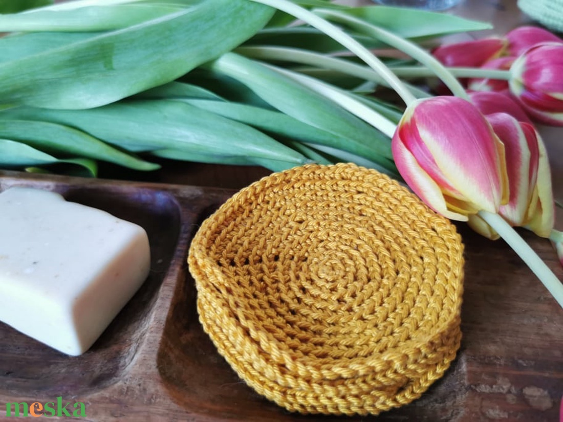 ZERO WASTE KOZMETIKAI/SMINKELTÁVOLÍTÓ NAGYMÉRETŰ HORGOLT KORONGOK természetes anyagból,mustársárga színben 5 db/szett - szépségápolás - arcápolás - arctisztító korong - Meska.hu