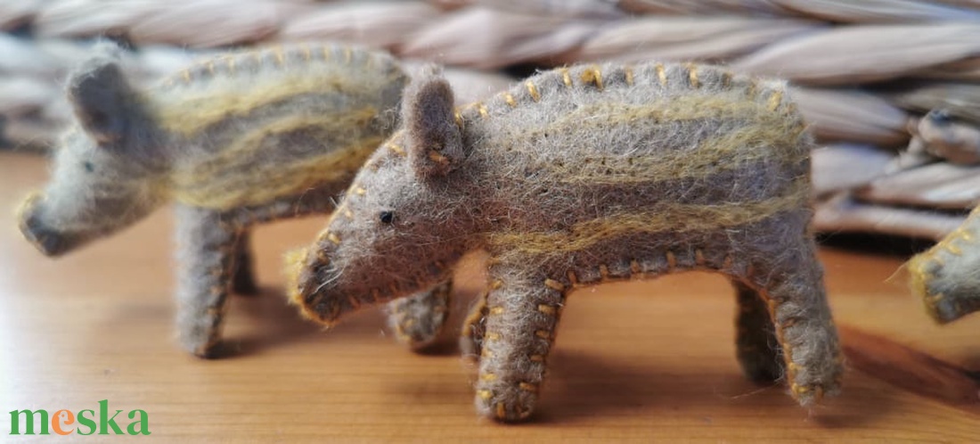 Vaddisznócsalád gyapjúfilcből - vadkan, koca, kismalacok (5 db/szett) - RENDELHETŐ! - játék & sport - plüssállat & játékfigura - más figura - Meska.hu