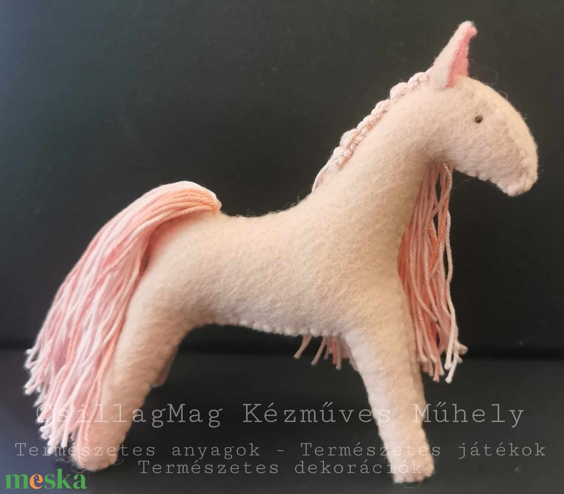 VIRÁG HÍMZÉSSEL VIRÁGOKKAL DÍSZÍTETT GYAPJÚFILC CSILLAGMAG-LOVACSKA TERMÉSZETES ANYAGOKGYAPJÚFILC GYAPJÚ NEMEZLOVACSKA - játék & sport - plüssállat & játékfigura - ló - Meska.hu VIRÁG HÍMZÉSSEL VIRÁGOKKAL DÍSZÍTETT GYAPJÚFILC CSILLAGMAG-LOVACSKA TERMÉSZETES ANYAGOKGYAPJÚFILC GYAPJÚ NEMEZLOVACSKA - játék & sport - plüssállat & játékfigura - ló - Meska.hu