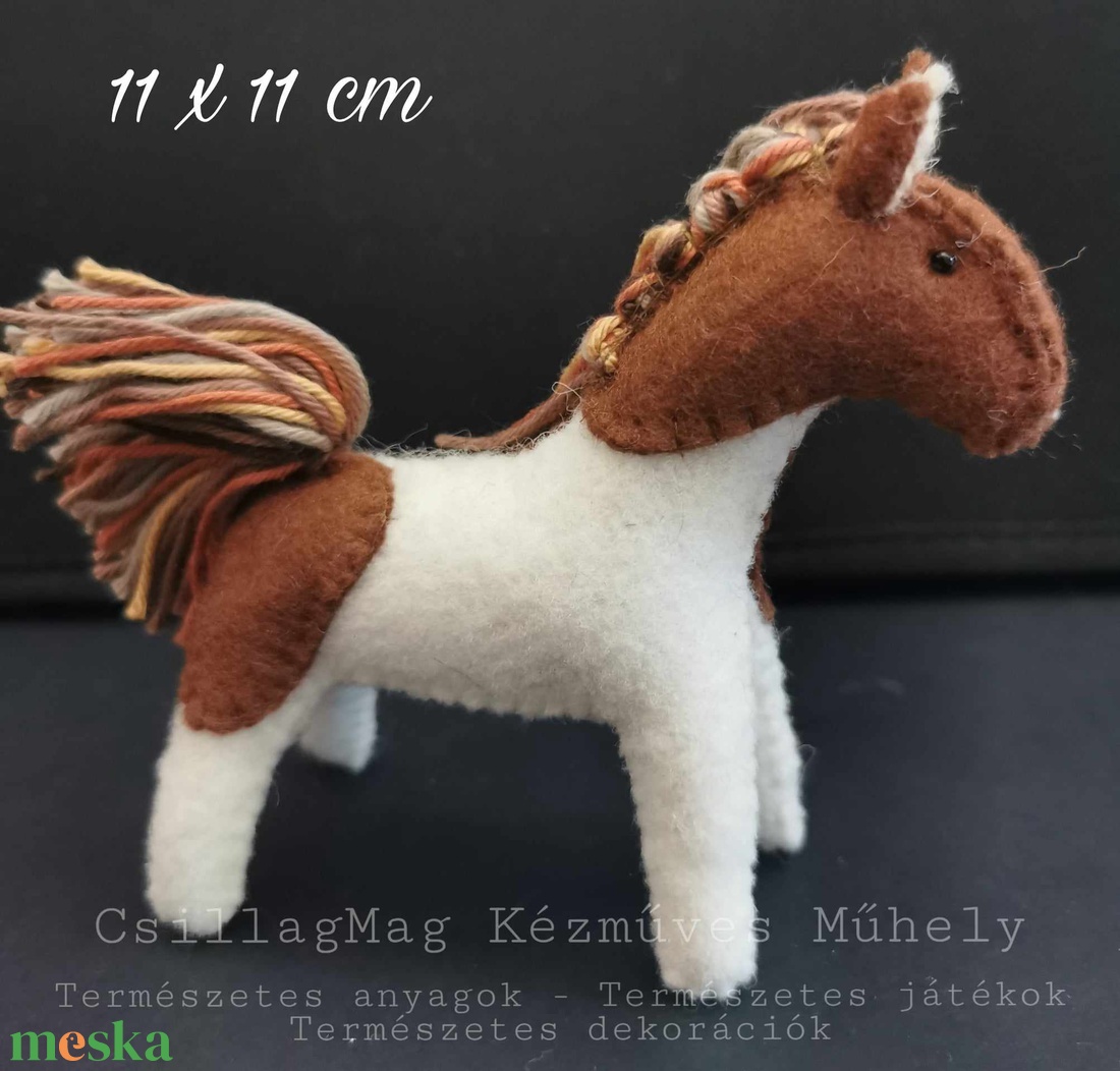 KISCSIKÓ RÖVID SÖRÉNNYEL TERMÉSZETES ANYAGOKBÓL (GYAPJÚFILC, GYAPJÚ) 11 X 11 CM EGYEDI MINŐSÉGI TERMÉSZETES JÁTÉK - játék & sport - plüssállat & játékfigura - ló - Meska.hu KISCSIKÓ RÖVID SÖRÉNNYEL TERMÉSZETES ANYAGOKBÓL (GYAPJÚFILC, GYAPJÚ) 11 X 11 CM EGYEDI MINŐSÉGI TERMÉSZETES JÁTÉK - játék & sport - plüssállat & játékfigura - ló - Meska.hu