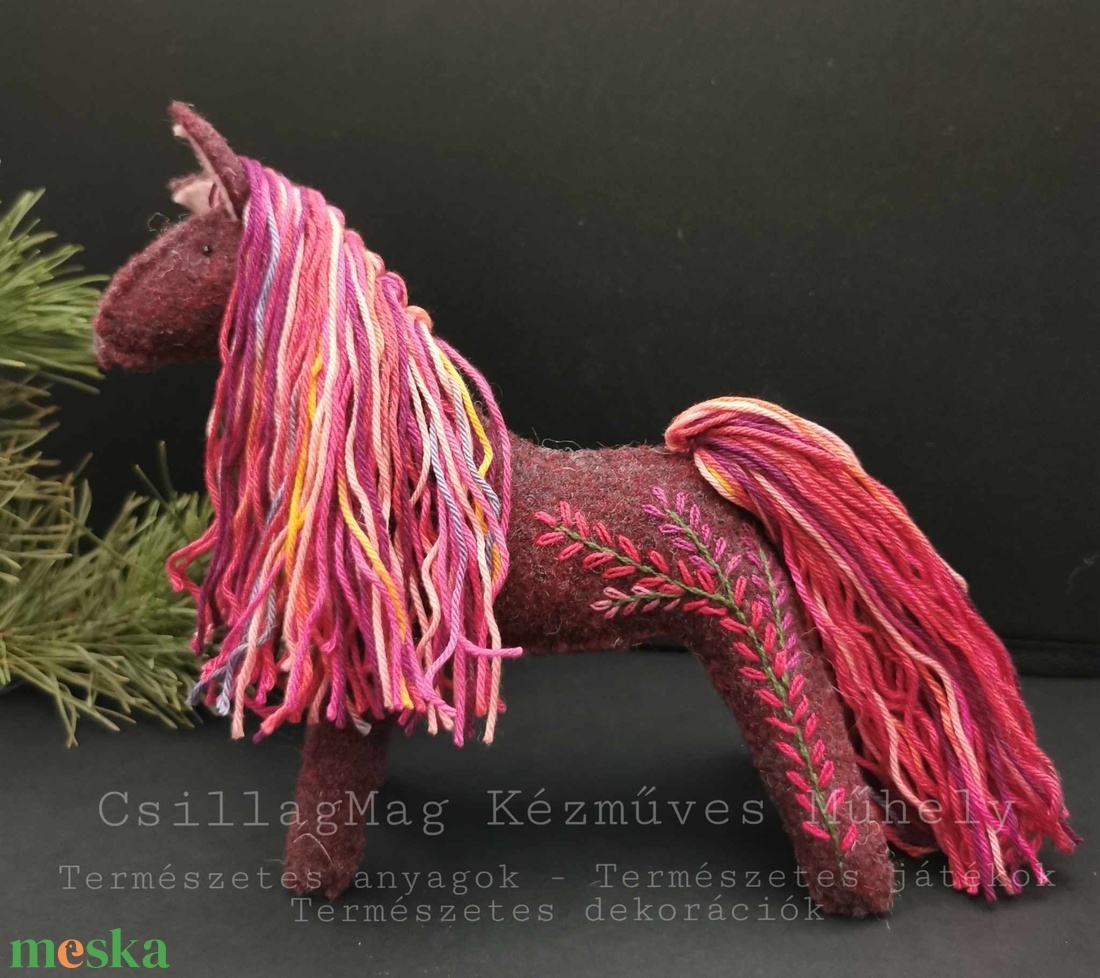 HANGA HÍMZÉSSEL DÍSZÍTETT EGYEDI GYAPJÚFILC CSILLAGMAG-LOVACSKA TERMÉSZETES ANYAGOK GYAPJÚFILC GYAPJÚ NEMEZLOVACSKA - játék & sport - plüssállat & játékfigura - ló - Meska.hu HANGA HÍMZÉSSEL DÍSZÍTETT EGYEDI GYAPJÚFILC CSILLAGMAG-LOVACSKA TERMÉSZETES ANYAGOK GYAPJÚFILC GYAPJÚ NEMEZLOVACSKA - játék & sport - plüssállat & játékfigura - ló - Meska.hu