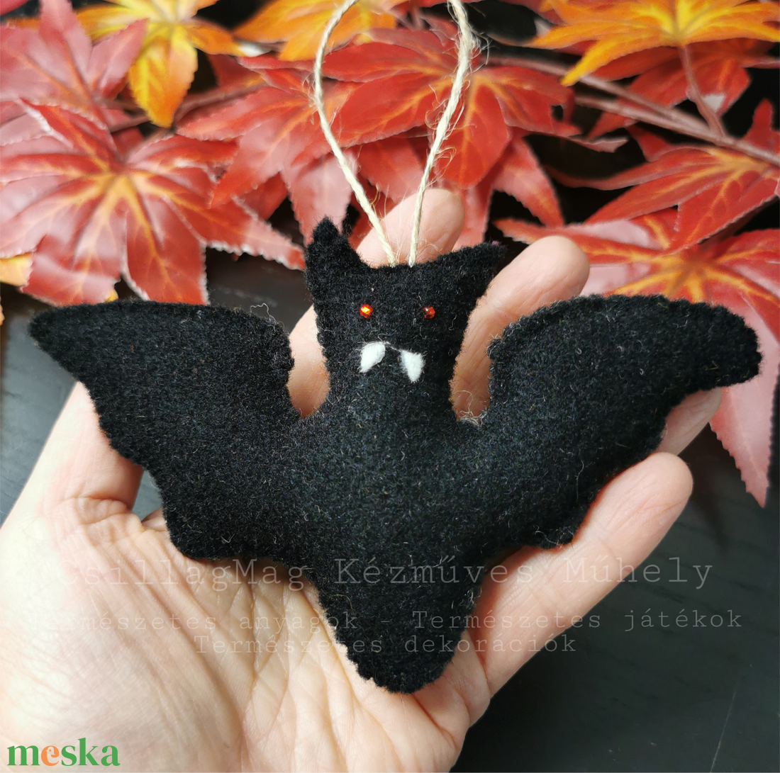 Denevér vámpír halloween dekoráció őszi dekor természetes anyagokból gyapjúfilc gyapjú fenntartható - otthon & életmód - dekoráció - halloween - halloweeni dekoráció - Meska.hu Denevér vámpír halloween dekoráció őszi dekor természetes anyagokból gyapjúfilc gyapjú fenntartható - otthon & életmód - dekoráció - halloween - halloweeni dekoráció - Meska.hu