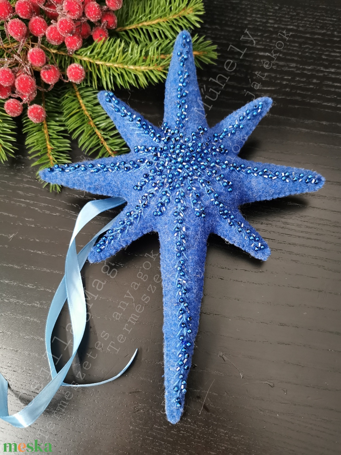 CSILLAGMAG-CSÚCSDÍSZ A KARÁCSONYFA ÉKE ÉGKÉK TERMÉSZETES ANYAG GYAPJÚFILC GYAPJÚ HÍMZÉSSEL GYÖNGYÖKKEL SZATÉNSZALAGGAL  - karácsony - karácsonyi lakásdekoráció - karácsonyfadíszek - Meska.hu