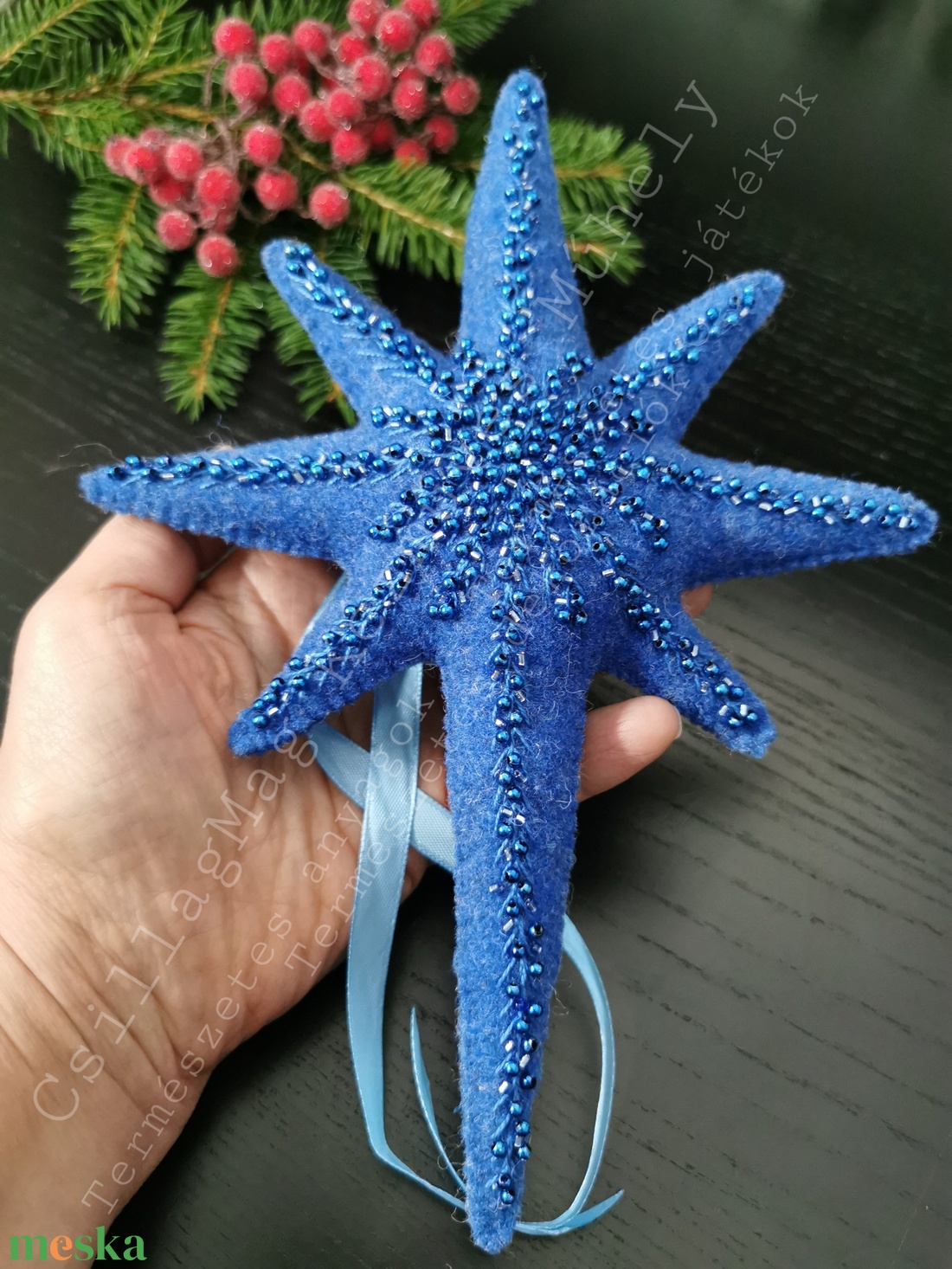 CSILLAGMAG-CSÚCSDÍSZ A KARÁCSONYFA ÉKE ÉGKÉK TERMÉSZETES ANYAG GYAPJÚFILC GYAPJÚ HÍMZÉSSEL GYÖNGYÖKKEL SZATÉNSZALAGGAL  - karácsony - karácsonyi lakásdekoráció - karácsonyfadíszek - Meska.hu