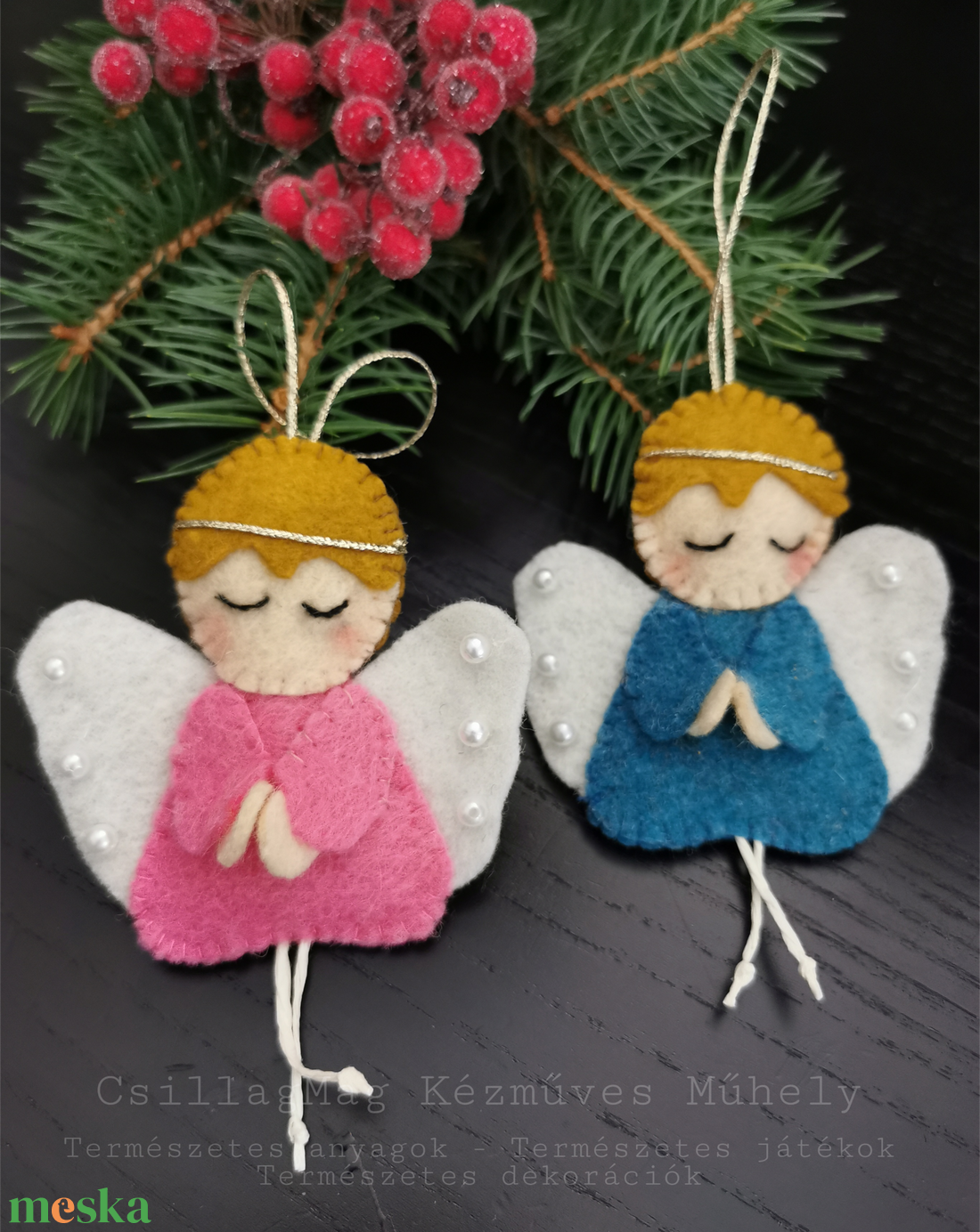 KÉK RUHÁS GYAPJÚFILC ANGYALKA/KARÁCSONYI DEKORÁCIÓ természetes anyagokból(gyapjúfilc,gyapjú),fehér gyönggyel,aranyzsinór - karácsony - karácsonyi lakásdekoráció - karácsonyfadíszek - Meska.hu