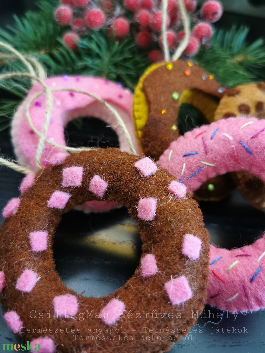 SZÍNES FÁNKOK 6 DB/SZETT BABAKONYHÁBA JÁTÉK SÜTIK DEKORÁCIÓ KARÁCSONYFADÍSZ FENNTARTHATÓ TERMÉSZETES NEMEZJÁTÉK WALDORF  - otthon & életmód - dekoráció - fali és függő dekoráció - csempe - Meska.hu