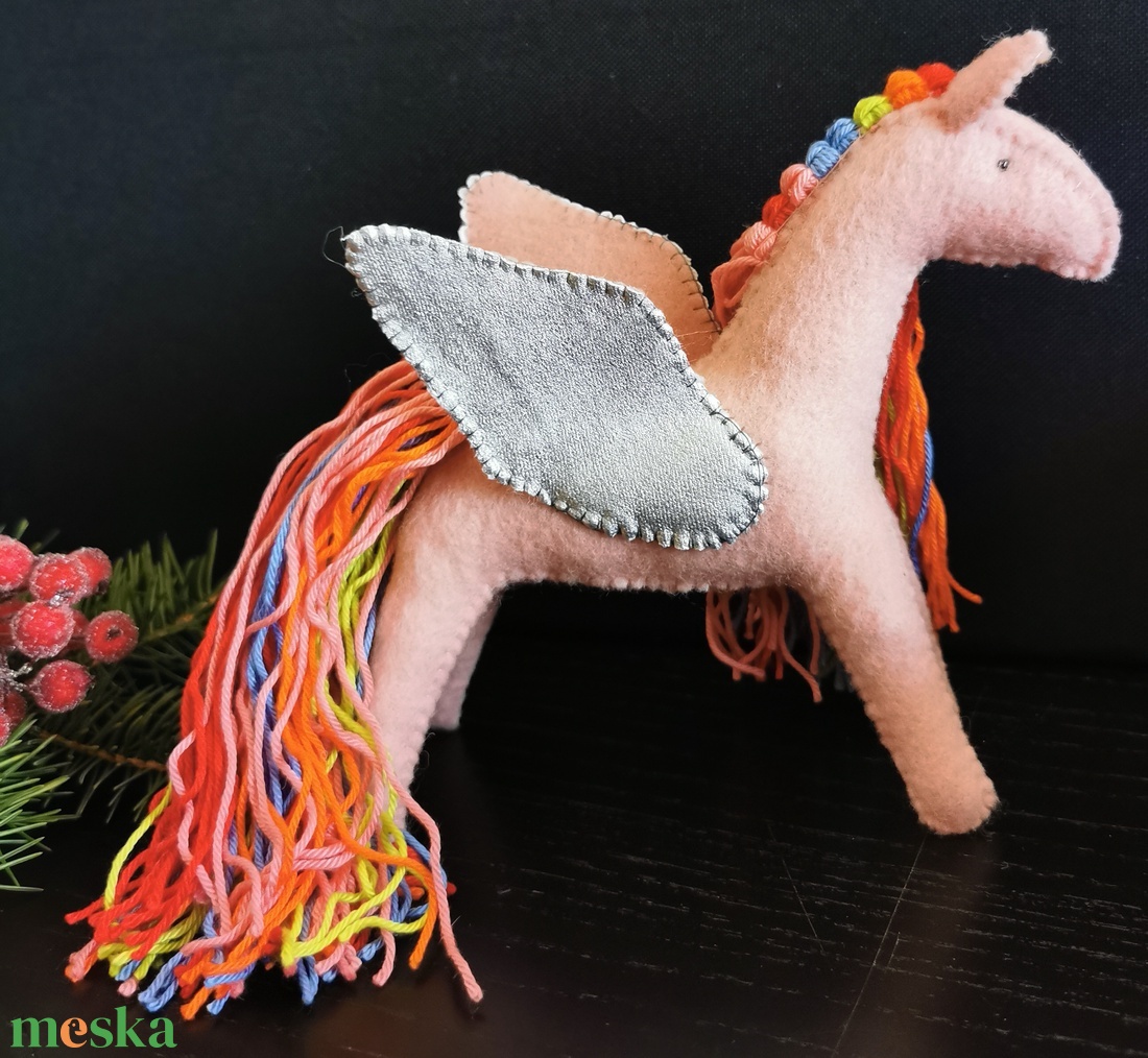 SZELLŐ CSILLAGMAG-TÜNDÉRLOVACSKA TERMÉSZETES ANYAGOK GYAPJÚFILC GYAPJÚ 100 %-OS PAMUTFONAL KÉZMŰVESJÁTÉK WALDORF  - játék & sport - plüssállat & játékfigura - ló - Meska.hu