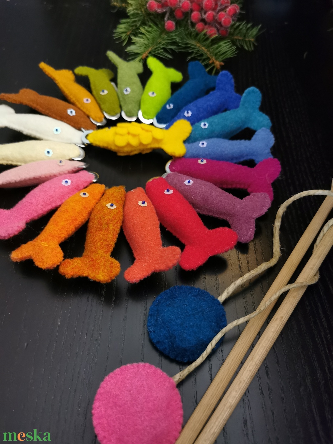 ARANYHALACSKÁS HORGÁSZJÁTÉK 21 DB/SZETT KÉSZSÉGFEJLESZTŐ MÁGNESES TERMÉSZETES ANYAGOKBÓL (GYAPJÚFILC, GYAPJÚ) ÜGYESSÉGI  - játék & sport - készségfejlesztő és logikai játék - oktató játékok - Meska.hu