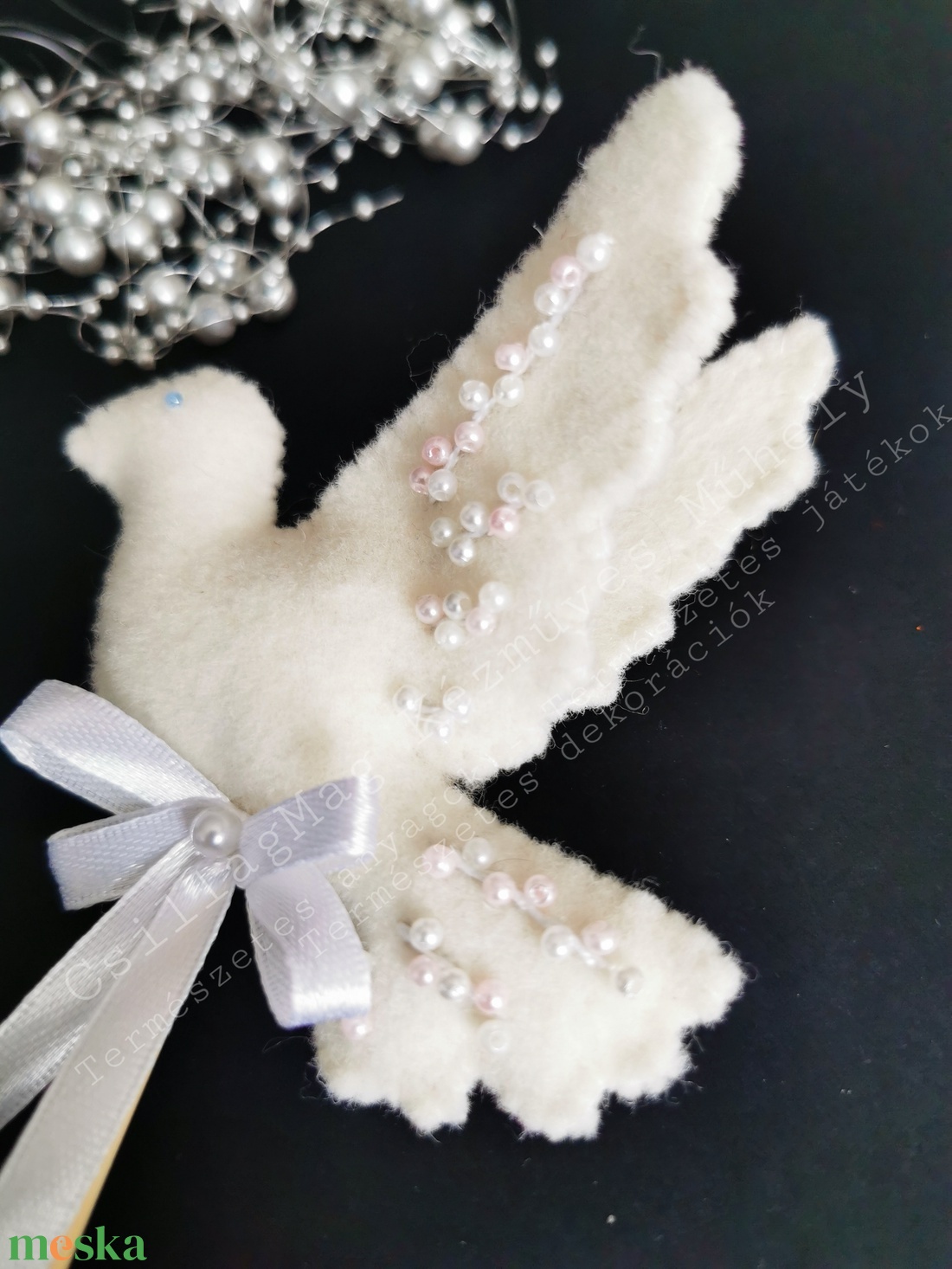 Esküvői Hófehér Galamb Környezettudatos Köszönőajándék Vendégajándék Hímzéssel Gyöngyökkel Egyedi Ajándék Gyapjúfilcből - esküvő - dekoráció - helyszíni dekor - Meska.hu