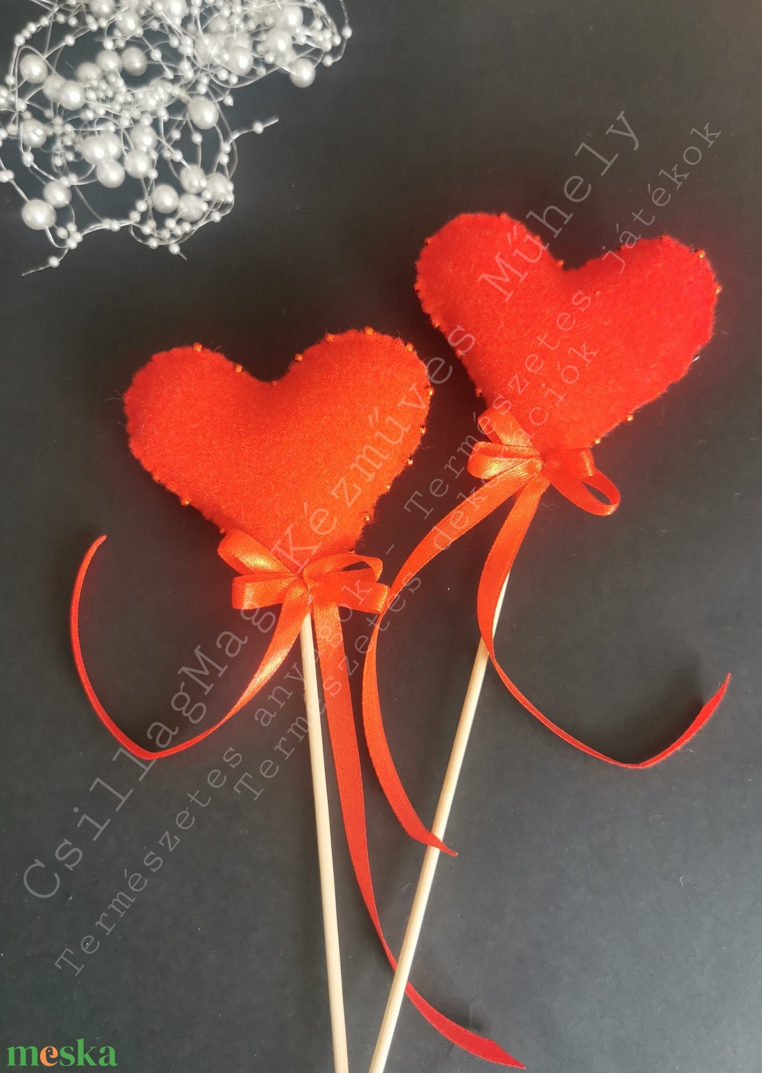 Piros Szív Esküvői Kellék Köszönőajándék Vendégajándék Természetes Anyagok Gyapjúfilc Fa Pálcán Egyedi Dekoráció Ajándék - esküvő - dekoráció - helyszíni dekor - Meska.hu