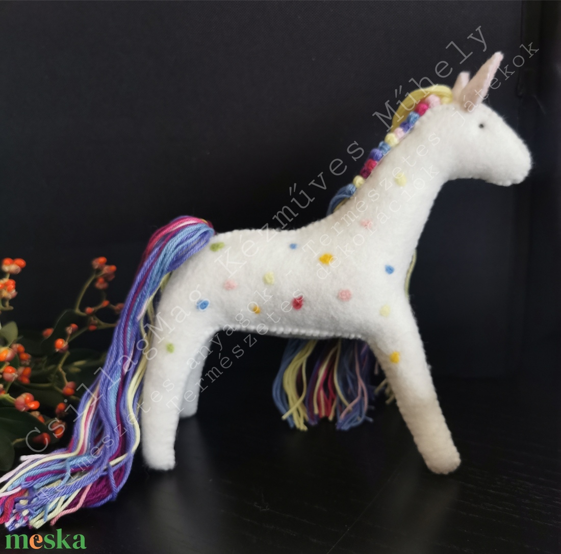 TÜNDÉRPACI CSILLAGMAG-TÜNDÉRLOVACSKA ÚJ NAGYOBB MÉRETBEN TERMÉSZETES ANYAGOK GYAPJÚFILC GYAPJÚ EGYEDI KÉZMŰVES WALDORF  - játék & sport - plüssállat & játékfigura - ló - Meska.hu