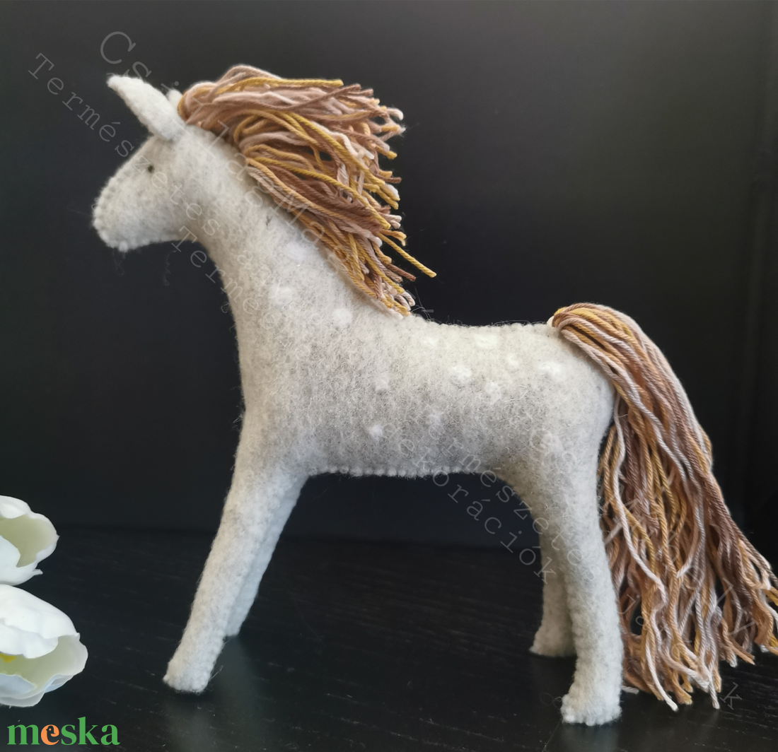 DERES CSILLAGMAG-LOVACSKA EMLÉKŐRZŐ LOVAK FOTÓ ALAPJÁN IS TERMÉSZETES ANYAG GYAPJÚFILC GYAPJÚ 100 % PAMUTFONAL WALDOR - játék & sport - sport és kikapcsolódás - lovaglás - Meska.hu