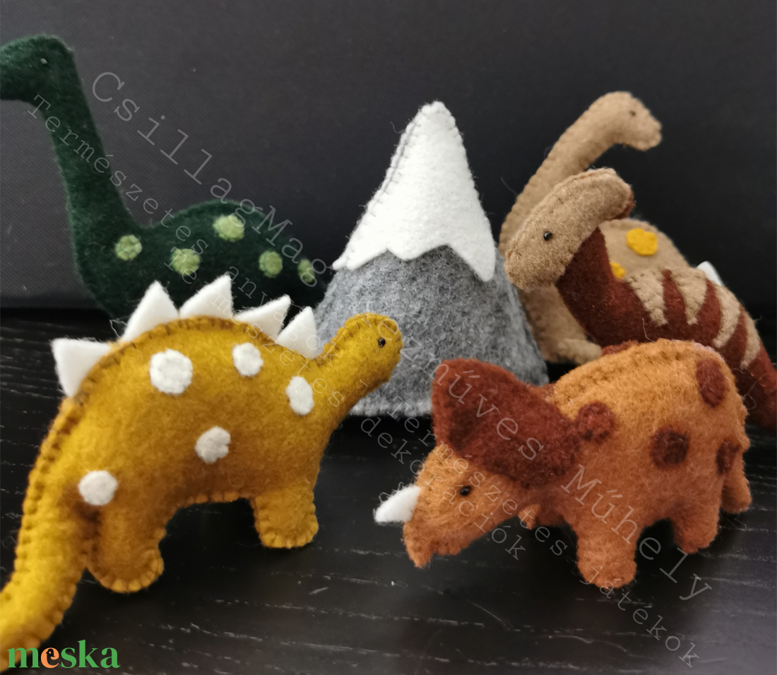 DINOSZAURUSZOK 6 DB/SZETT TERMÉSZETES ANYAGOK GYAPJÚFILC GYAPJÚ EGYEDI JÁTÉK DÍNÓK VULKÁN WALDORF  - játék & sport - plüssállat & játékfigura - más figura - Meska.hu