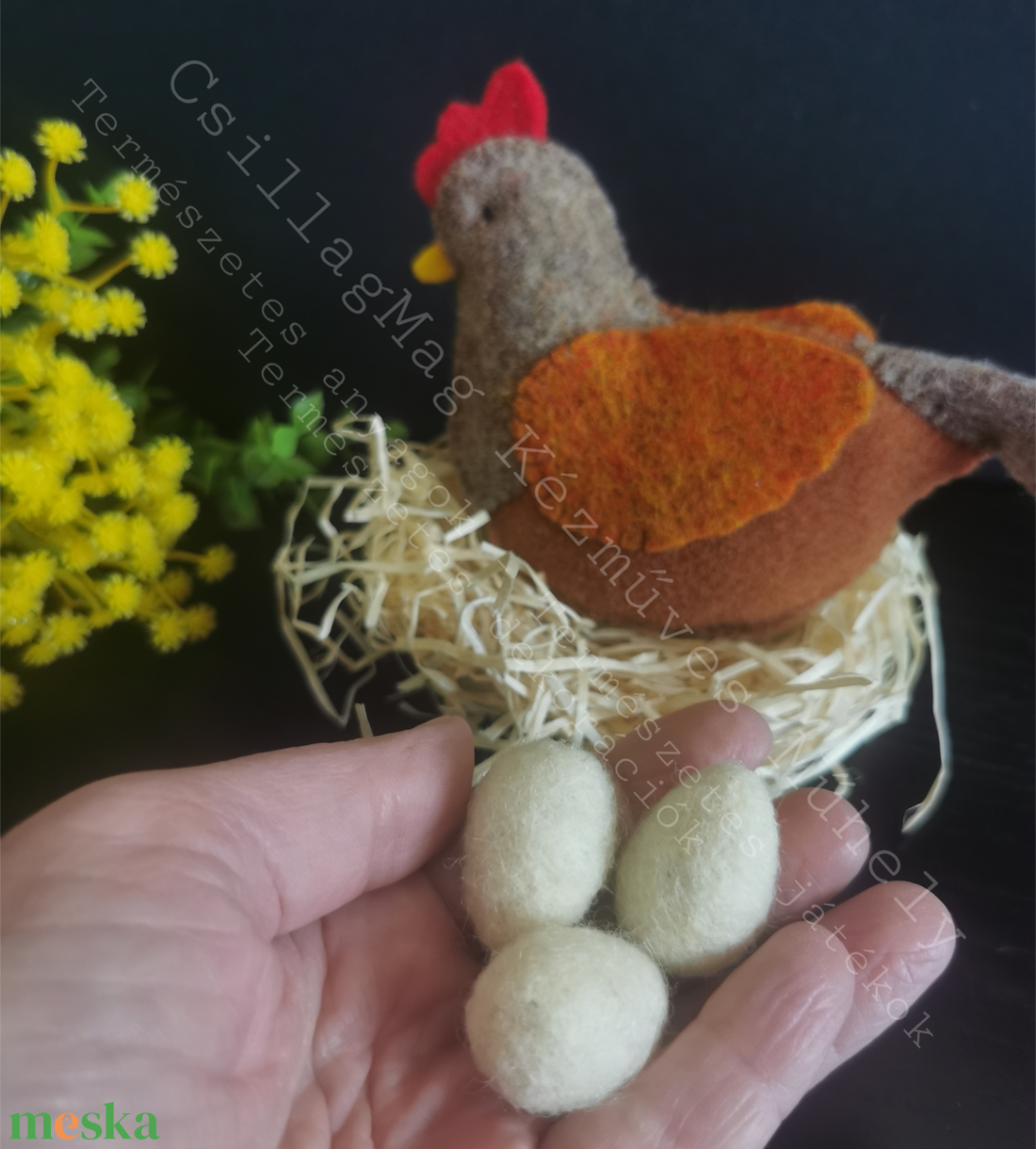 TYÚK TOJÁSOKKAL FÉSZEKKEL 5 DB/SZETT VIDÁM TAVASZI HÚSVÉTI DEKORÁCIÓ TERMÉSZETES EGYEDI JÁTÉK GYAPJÚFILC GYAPJÚ WALDORF  - ünnepi díszek, dekorációk - húsvéti díszek és dekorációk - húsvéti ablakdíszek - Meska.hu