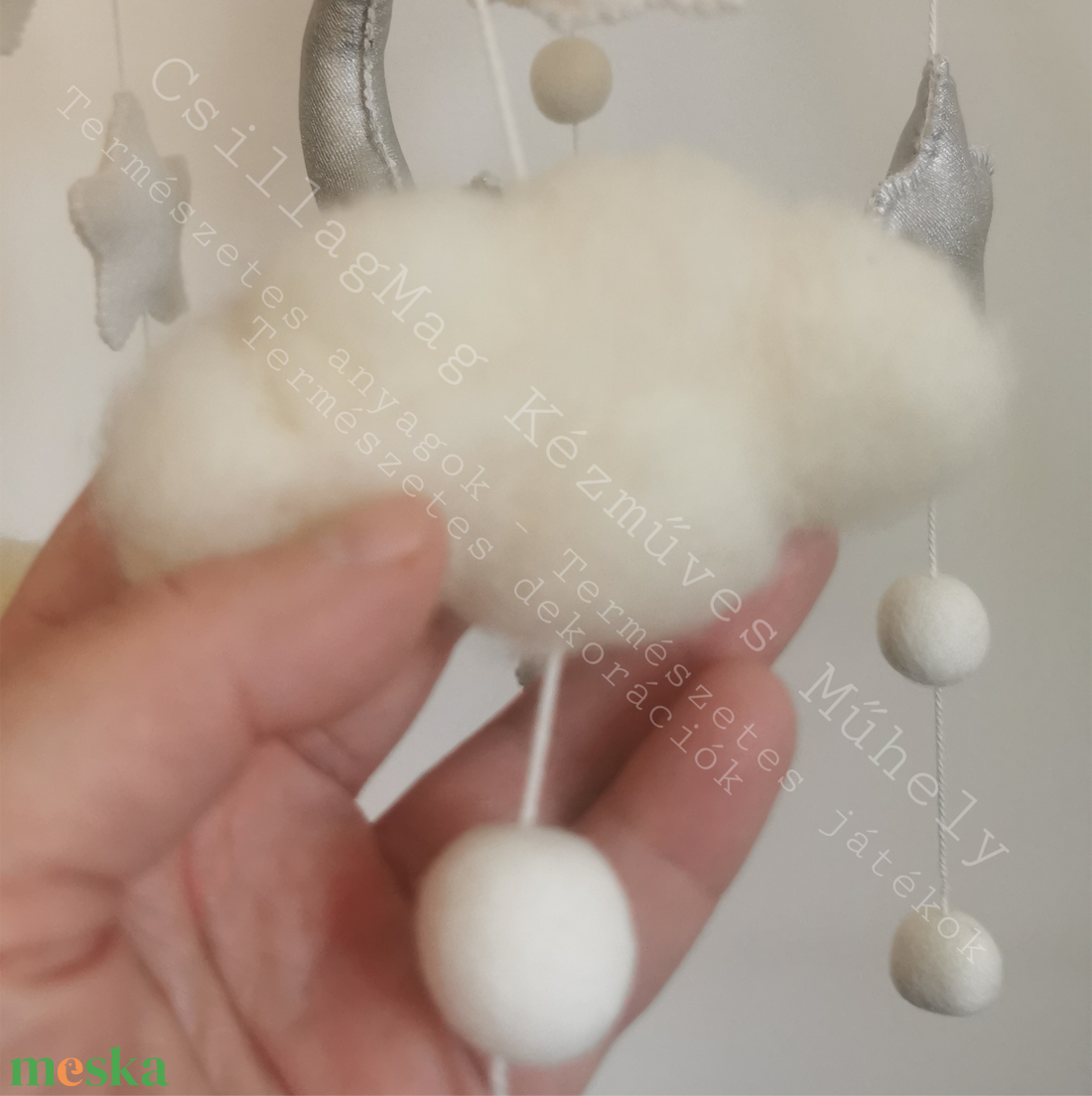 Álomba Ringató Babaforgó Kiságyforgó Mobil Hófehér Galambok Felhők Csillagok Hold Ezüst Csillogás Natúr Színek Természet - baba - mama - baba játékok - kiságyforgó - Meska.hu