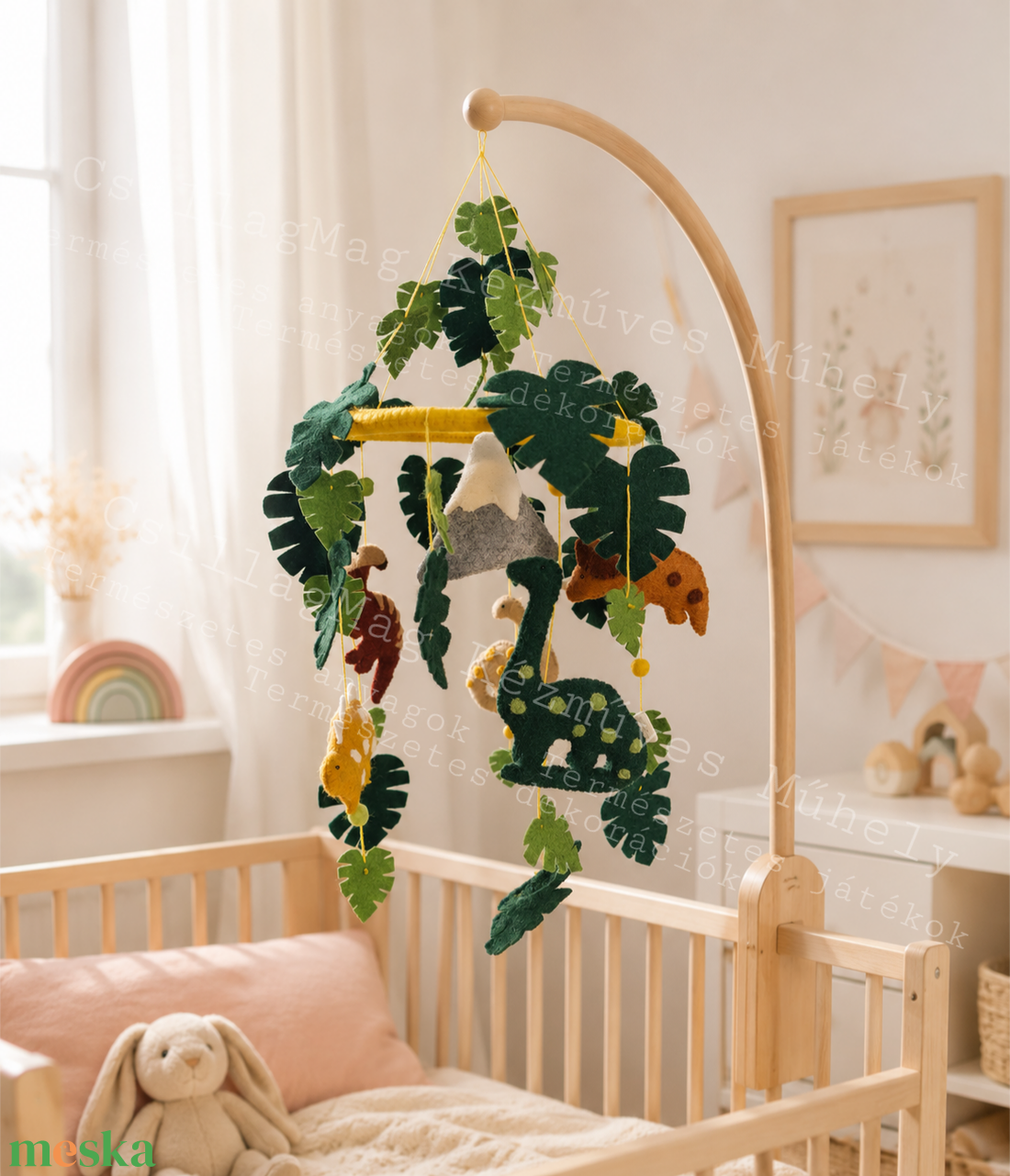 DÍNÓS BABAFORGÓ KISÁGYFORGÓ MOBIL TERMÉSZETES BABASZOBA-DEKORÁCIÓ GYAPJÚFILC GYAPJÚ NEMEZGOLYÓK DINOSZAURUSZOK EGYEDI  - baba - mama - baba játékok - kiságyforgó - Meska.hu