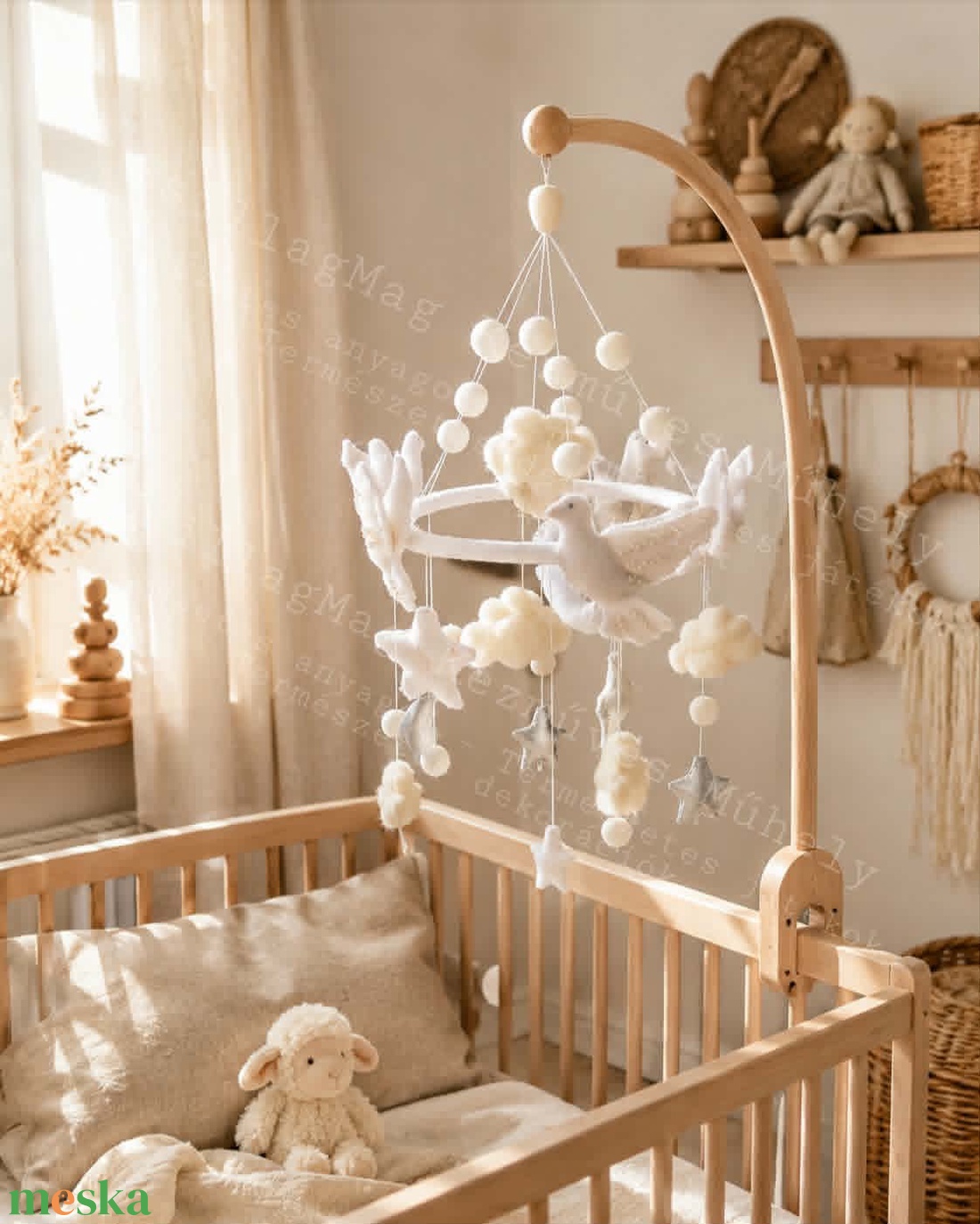 Álomba Ringató Babaforgó Kiságyforgó Mobil Hófehér Galambok Felhők Csillagok Hold Ezüst Csillogás Natúr Színek Természet - baba - mama - baba játékok - kiságyforgó - Meska.hu
