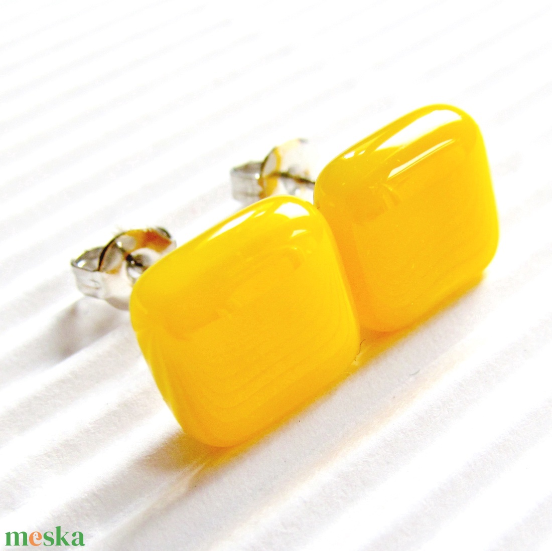 NEMESACÉL - Napsárga rombusz üveg fülbevaló francia kapcsos alapon, minimal üvegékszer - ékszer - fülbevaló - lógó fülbevaló - Meska.hu