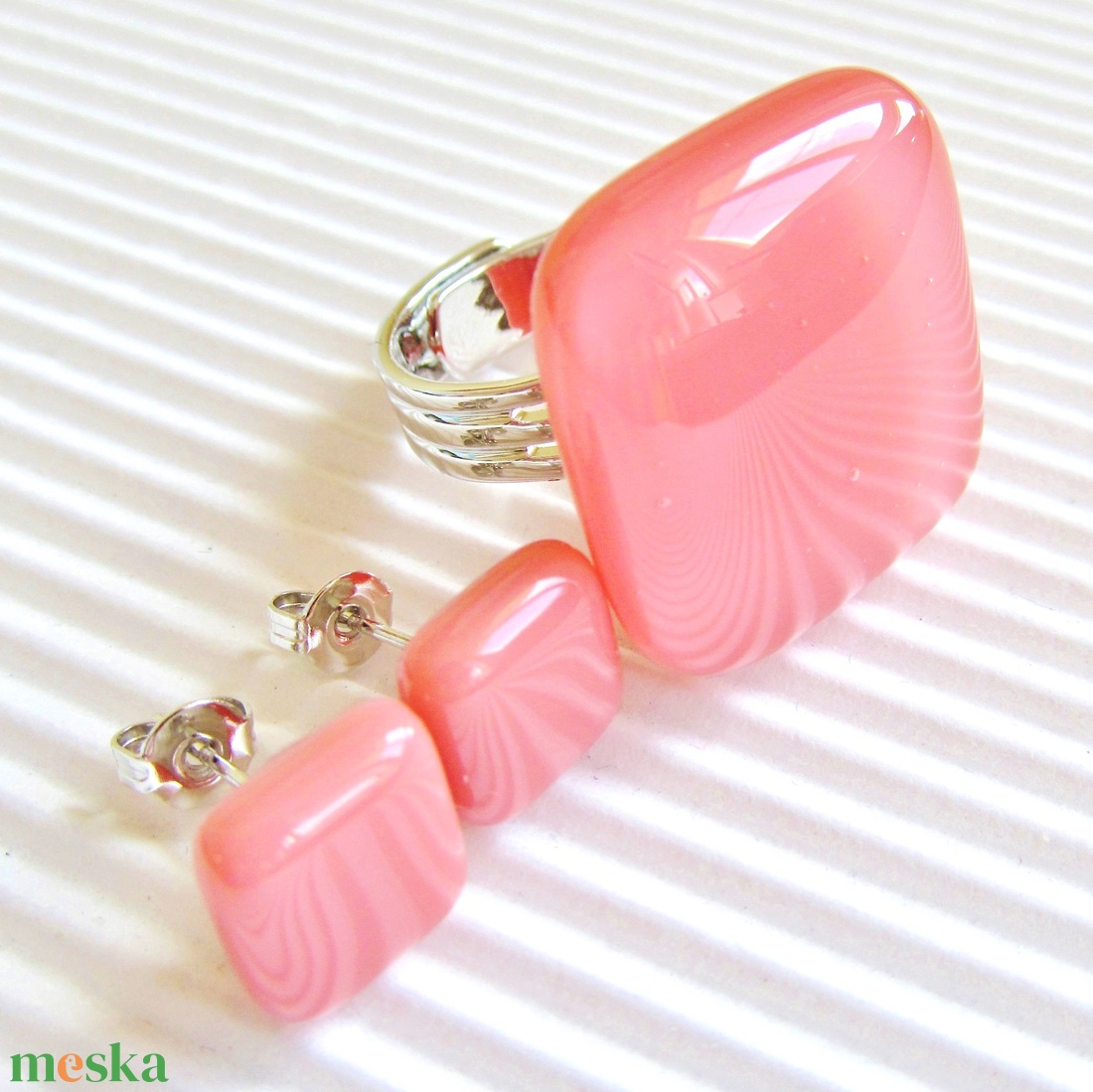 Lazacrózsaszín kocka üveg gyűrű és fülbevaló, üvegékszer szett -  - Meska.hu