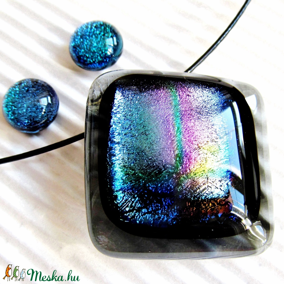 Hamvas napfelkelte dichroic üveg medál és fülbevaló, üvegékszer szett - ékszer - ékszerszett - Meska.hu Hamvas napfelkelte dichroic üveg medál és fülbevaló, üvegékszer szett - ékszer - ékszerszett - Meska.hu