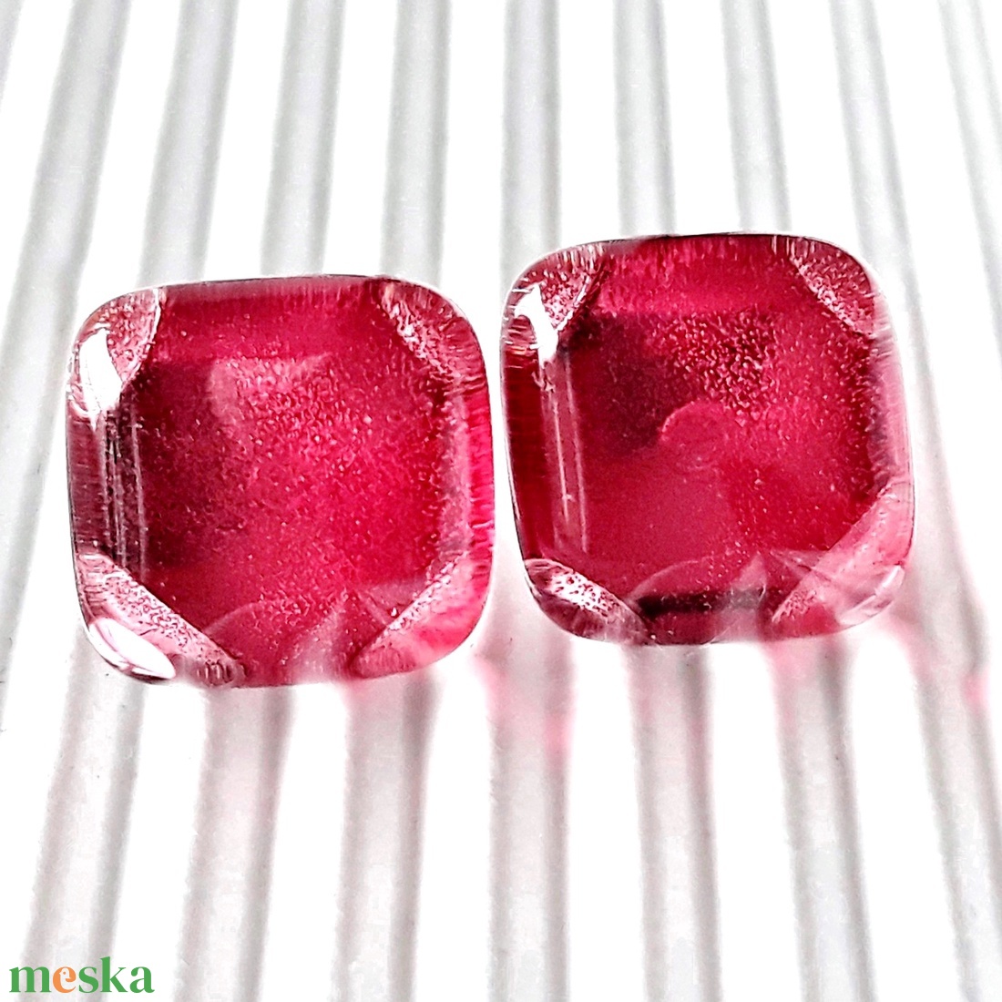 Málna - pink kocka üveg fülbevaló, üvegékszer - ékszer - fülbevaló - pötty fülbevaló - Meska.hu Málna - pink kocka üveg fülbevaló, üvegékszer - ékszer - fülbevaló - pötty fülbevaló - Meska.hu