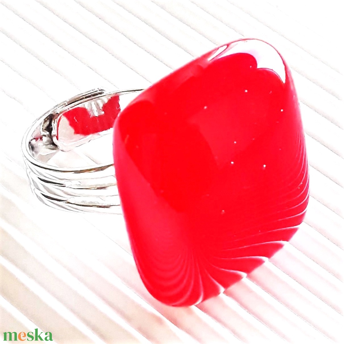 Ferrari piros kocka üveg gyűrű, üvegékszer - ékszer - gyűrű - statement gyűrű - Meska.hu